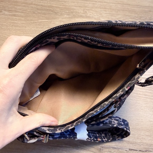 Travelon Women's Crossbody Bag Anti-Theft RFID Purse NWT Leopard Print - Picture 8 of 11